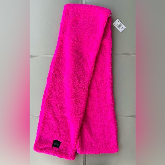 NWT - UGG Oversized Faux Shearling Scarf in Rock Rose - Picture 1 of 16